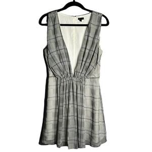 NBD Revolve Black and Gray Houndstooth Sleeveless Plunge Dress Size Small